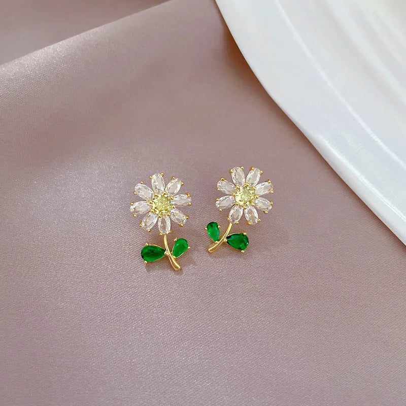 Fashionable Charming White Green Leaf Sunflower Necklace and Earrings Set